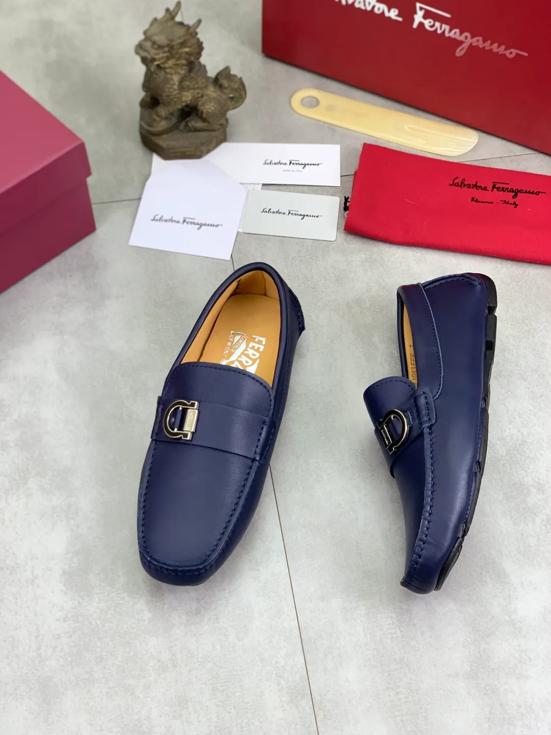 Men's shoes 💰P542 New model, high quality [Ferragamo/Ferragamo] Latest lazy slip-on shoes Original imported calfskin, imported cowhide lining + original luxury metal buckle + original combination outsole Comparison without pressure Code number: 38-45